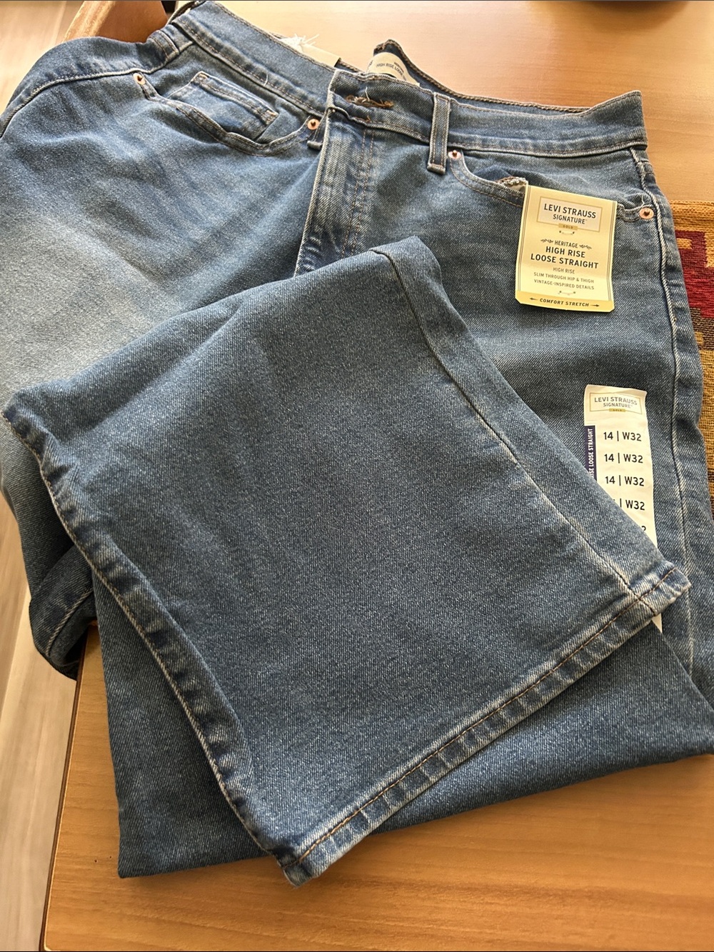 Levi's  High-Rise Loose Straight Jeans - Light Blue Denim for Women - Picture 8 of 8